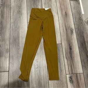 Offline Mustard Leggings size Medium- fit looks more XS NWT